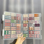 présentoir moderne faux ongles divers couleurs motifs boîtes rangement transparentes autocollants
