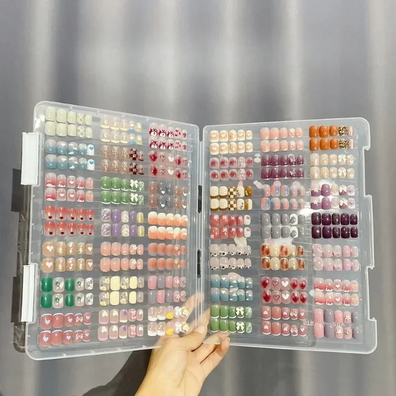 présentoir moderne faux ongles divers couleurs motifs boîtes rangement transparentes autocollants