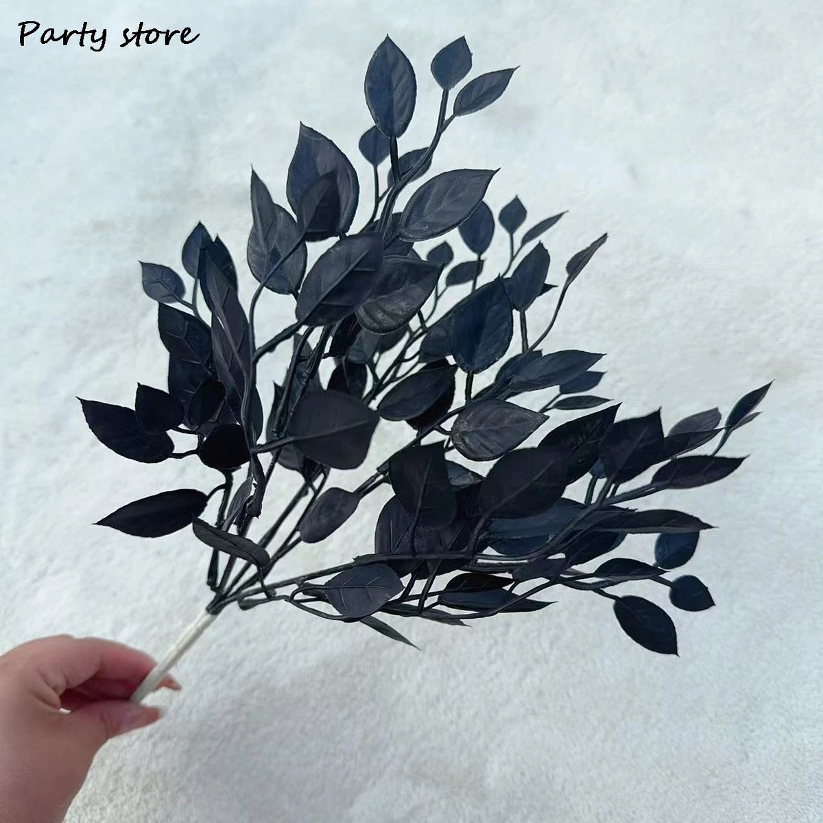 décoration intérieure moderne bouquet artificiel noir feuilles roses stylisées table maison événement party