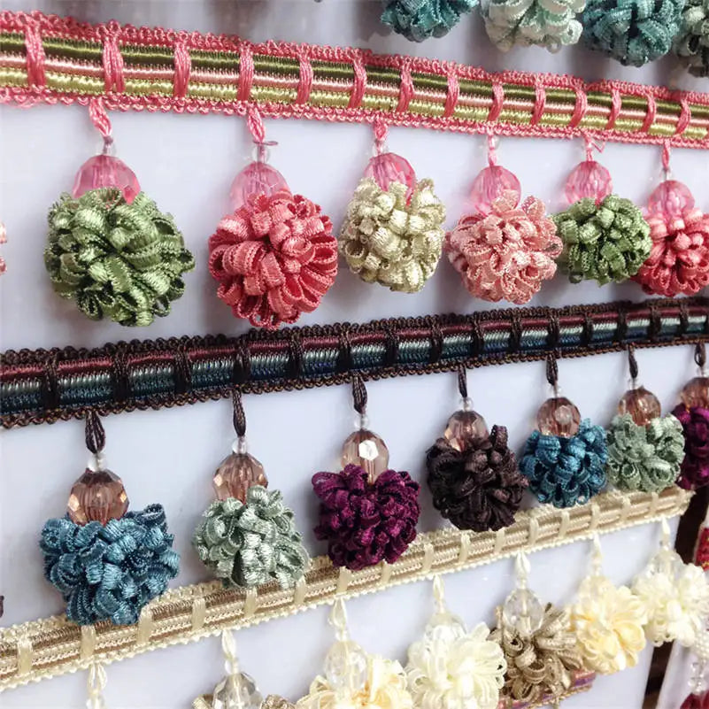 rideau decoratif galon pompons tressé texturé multicolore suspension maison festive traditionnel