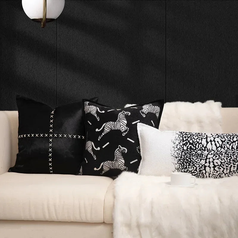 coussin imprimé léopard noir blanc moderne salon décoration canapé carré peluche adhésif