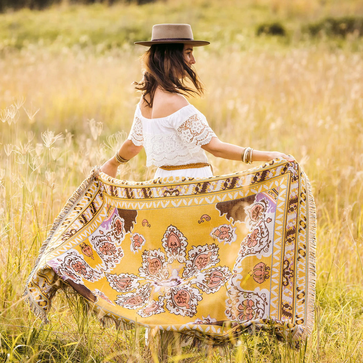 tapis boho floral franges crochet marron jaune beige rose vert