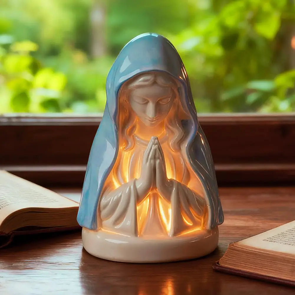 statue vierge marie prière lumière bleu blanc décor religieux table meuble bibliques bougies croix