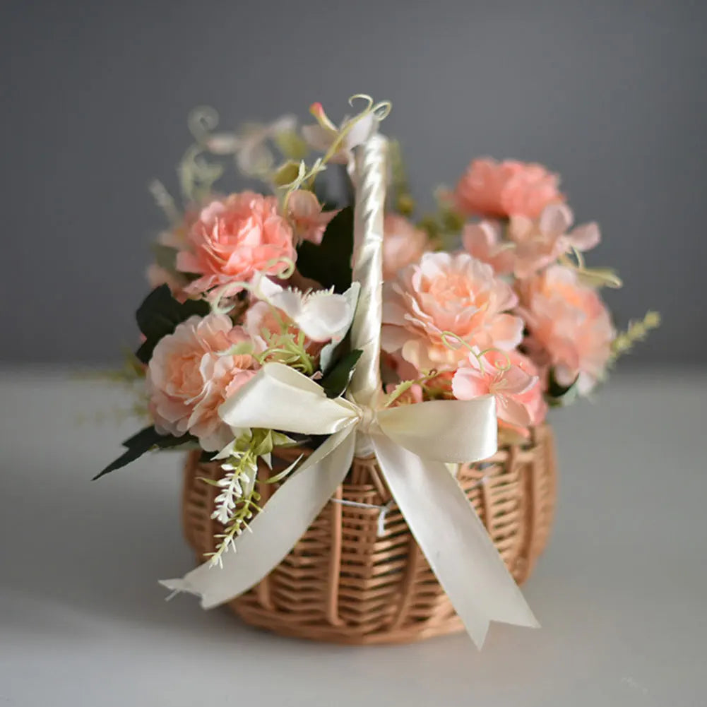 Panier en rotin tressé rose pour rangement