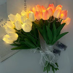 bouquet tulipes artificielles jaune blanc rose decoration intérieure nuit lumière cadeau anniversaire mariage
