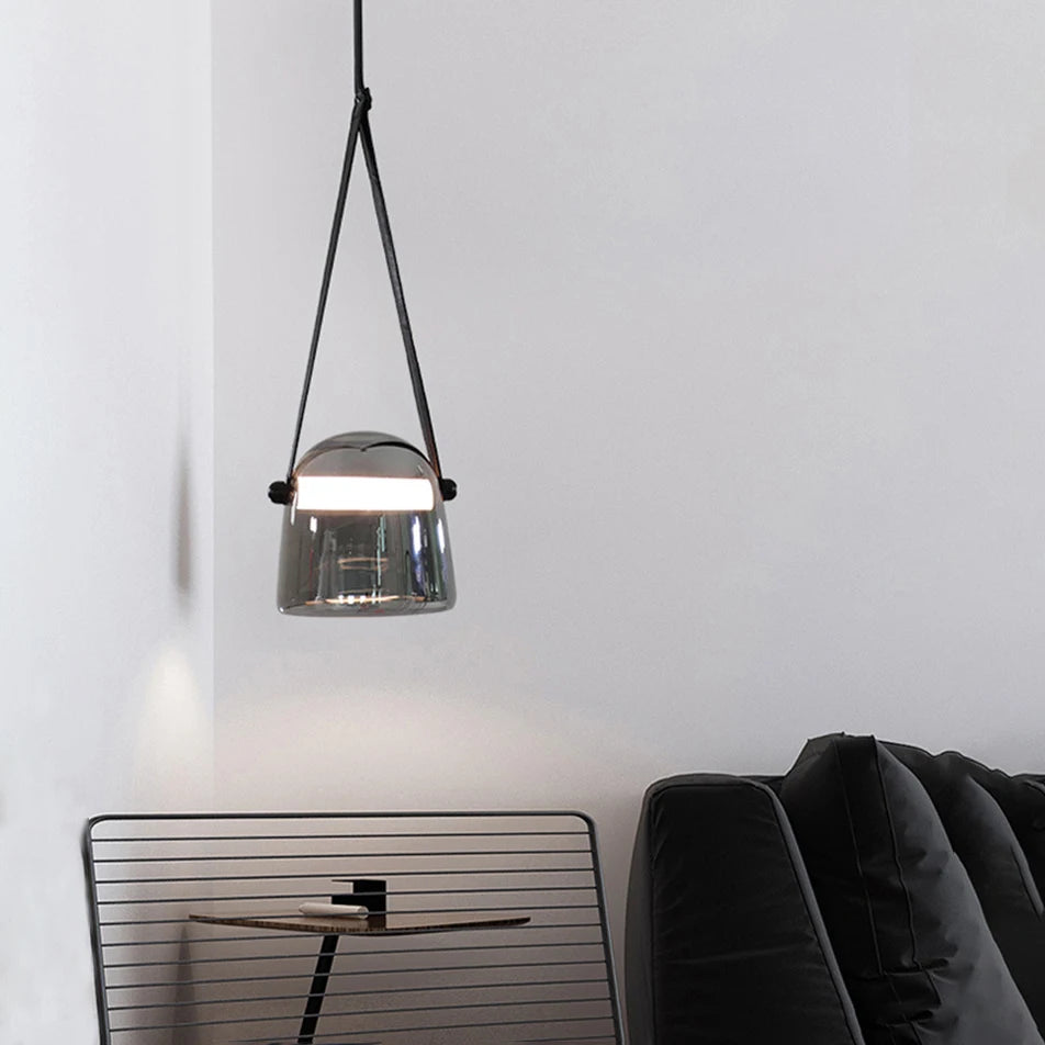 lampe suspendue moderne minimaliste noir gris transparent brillante chaîne métallique câble électrique chambre salon