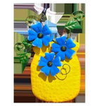 décoration murale artisanale fleurs colorées feuilles vertes abeille bleu jaune orange violet