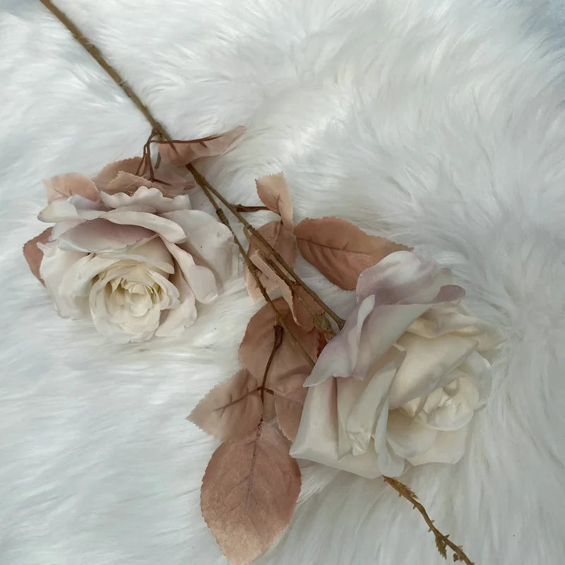 bouquet artificiel roses classique décoration maison table blanc beige noir gris pale rose