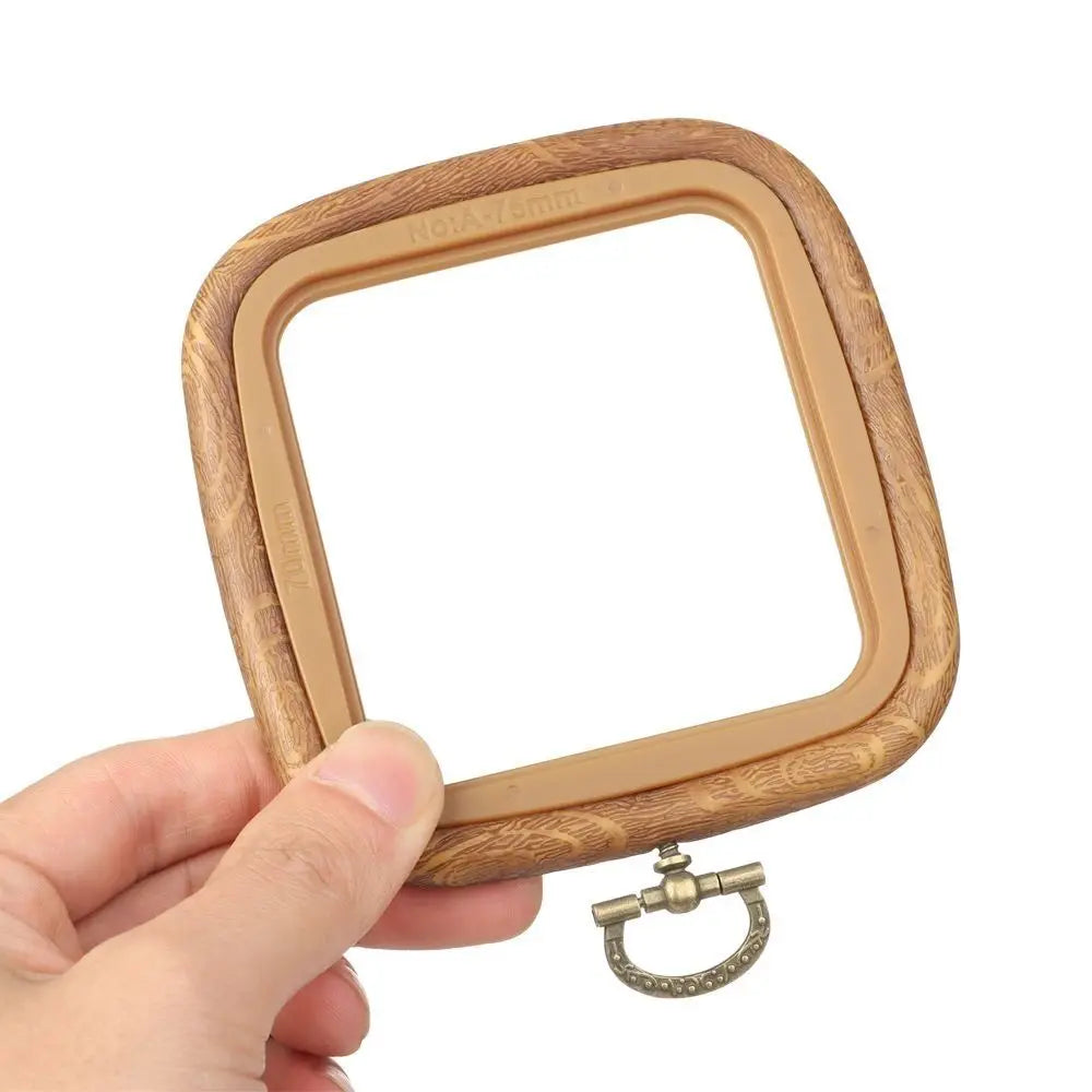 Cadre broderie bois marron texture naturelle classique boucle métallique hexagonal octogonal rectangle square