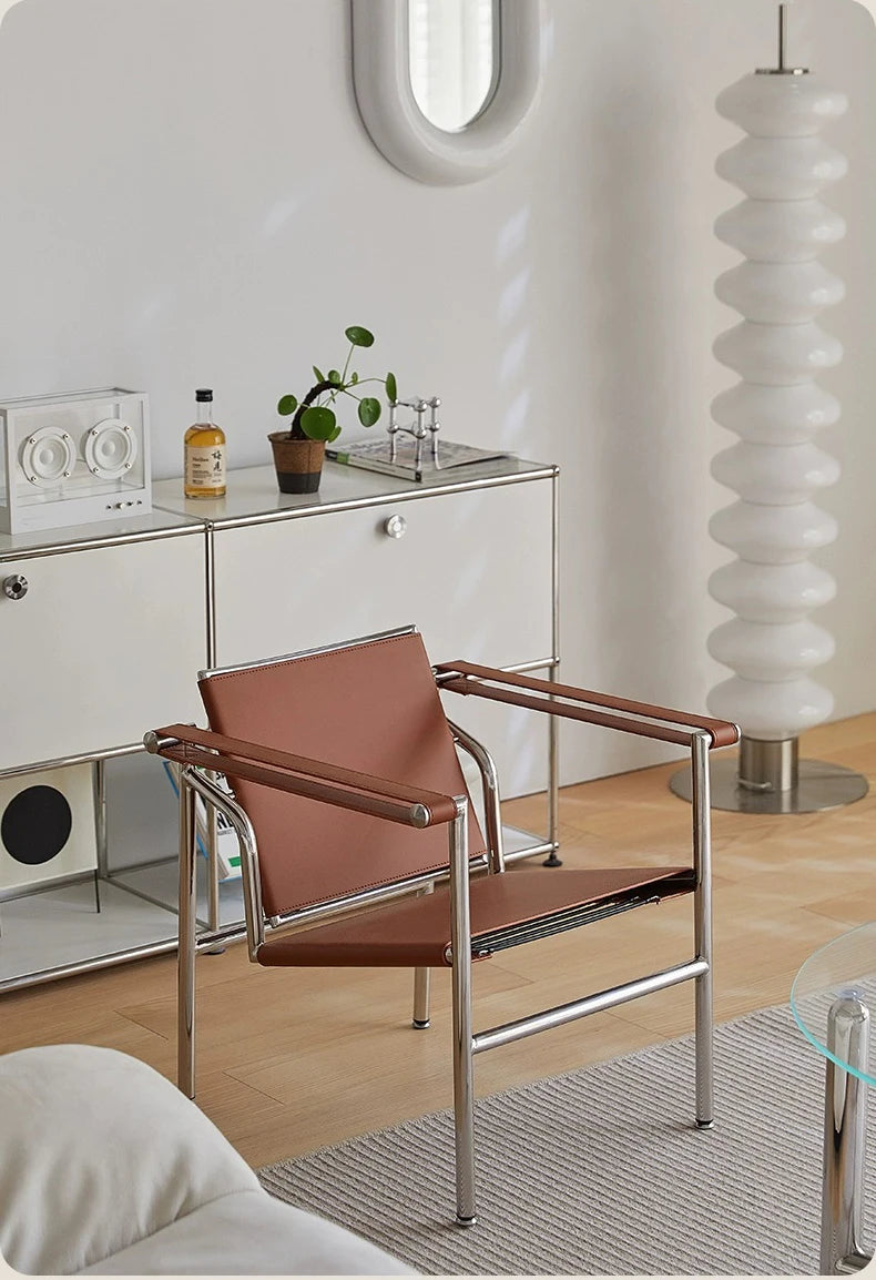 chaise salon moderne minimaliste cuir métal chromé accoudoirs marron noir beige