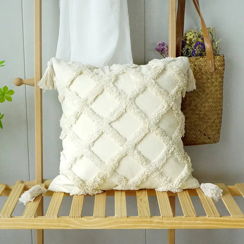 coussins décoratifs bohèmes motifs géométriques blanc cassé franges dentelle