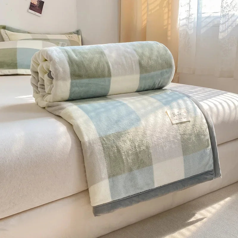 Une couverture moelleuse et élégante ornée de rayures pastel, parfaite pour un cocooning douillet.