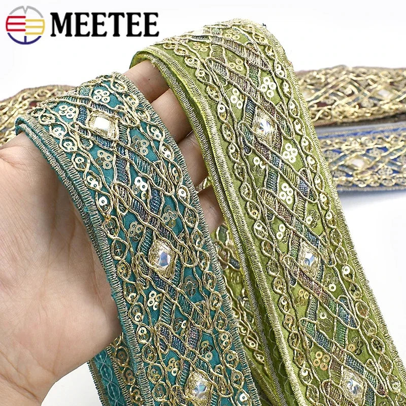 ruban dentelle brodé motifs géométriques décorations couture robes soirée luxe élégant
