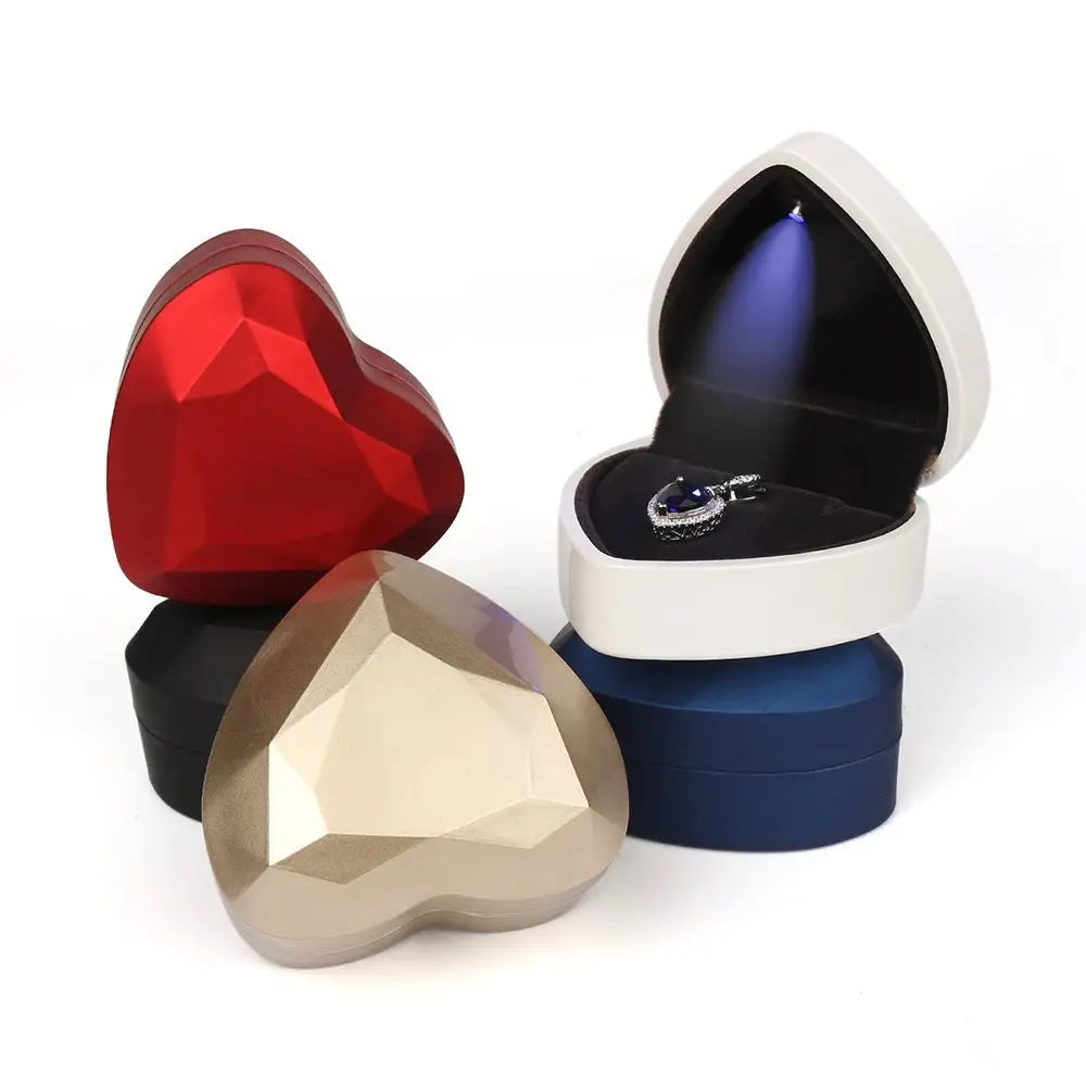 boîte bijoux rouge contemporaine facettes géométriques anneaux rangement colliers bijoux