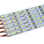 ruban led blanc aluminium autocollant moderne éclairage intérieur connecteurs électriques tension variable