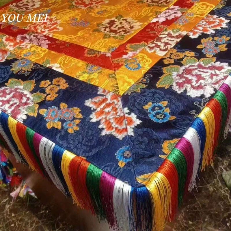 tapis traditionnel brodé patchwork géométrique couleurs vives élégant table manger