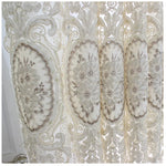 rideau beige clair broderie florale dorée classique romantique anneaux fenêtre salon maison