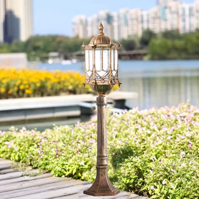 lanterne vintage éclairage extérieur jardin lampadaire métal noir classique motifs géométriques