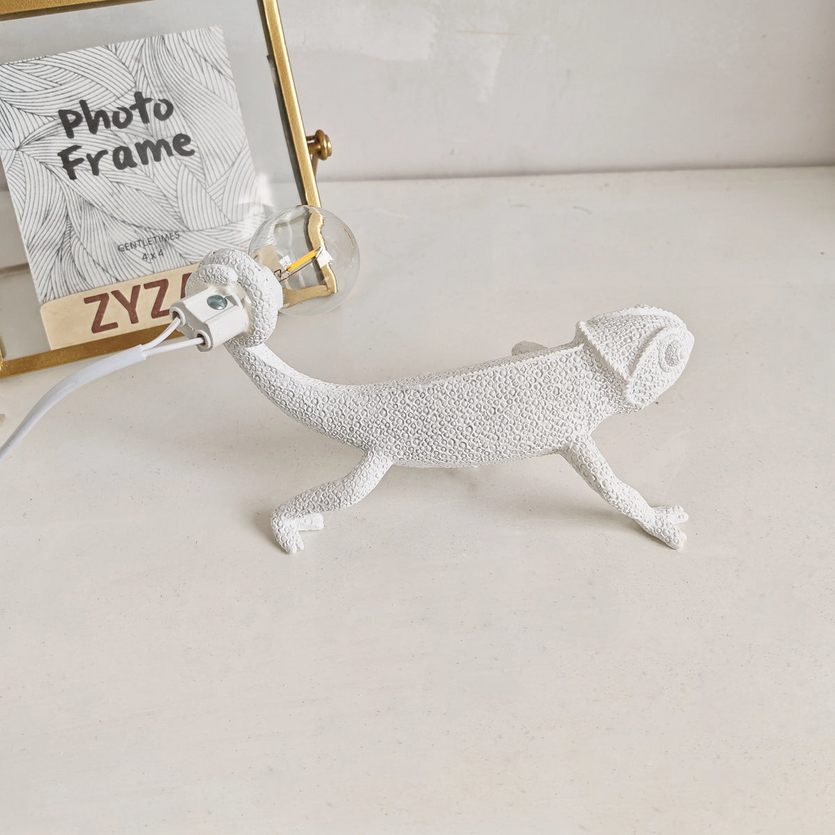 lampe posée lézard blanc texture moderne adhésif ampoule câble électrique chambre coucher lumière led