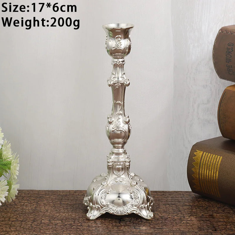 bougeoirs or argent ornements baroques chandelles mariage décoration intérieure classique gravures détaillées