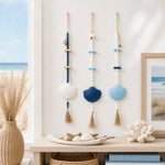 décoration murale bohème coquillages pompons blanc bleu marine chambre salon