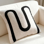 housse coussin décorative polyester coton blanc noir motif carreaux contemporain respectueux environnement maison hospitalière