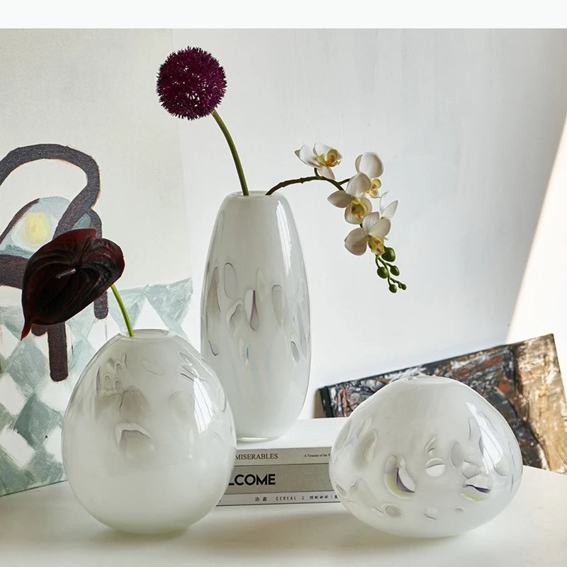 vase verre dégradé blanc motif floral moderne décoration intérieure sophistiquée minimaliste arrangement table