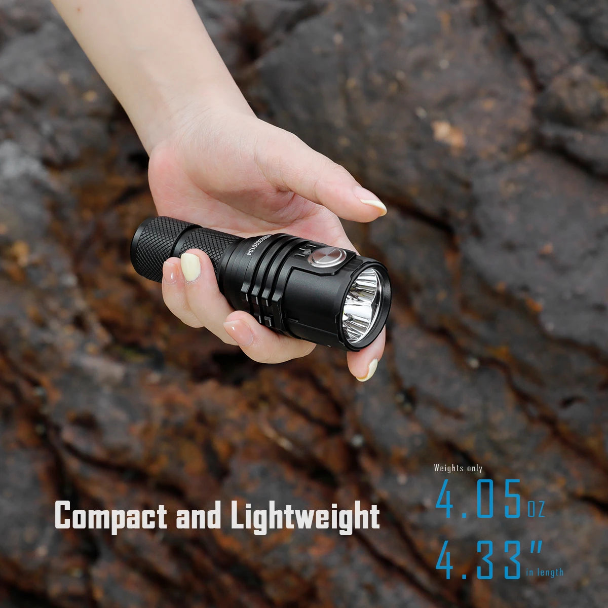 lampe poche rechargeable 13000 lumens led noire robuste camping