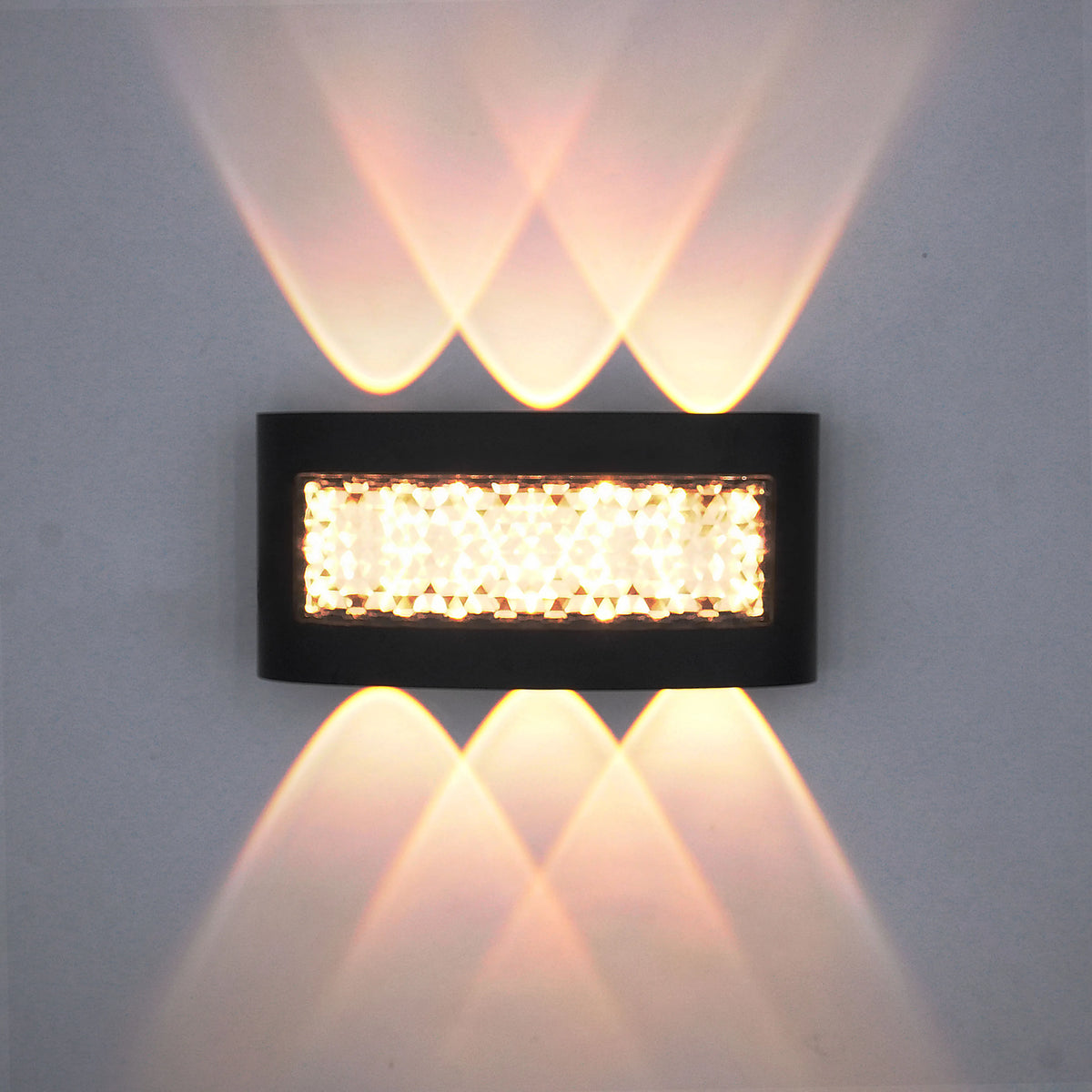 applique murale led noire contemporaine fixee mur 4w 6w 8w flux lumineux 2492000 triangles