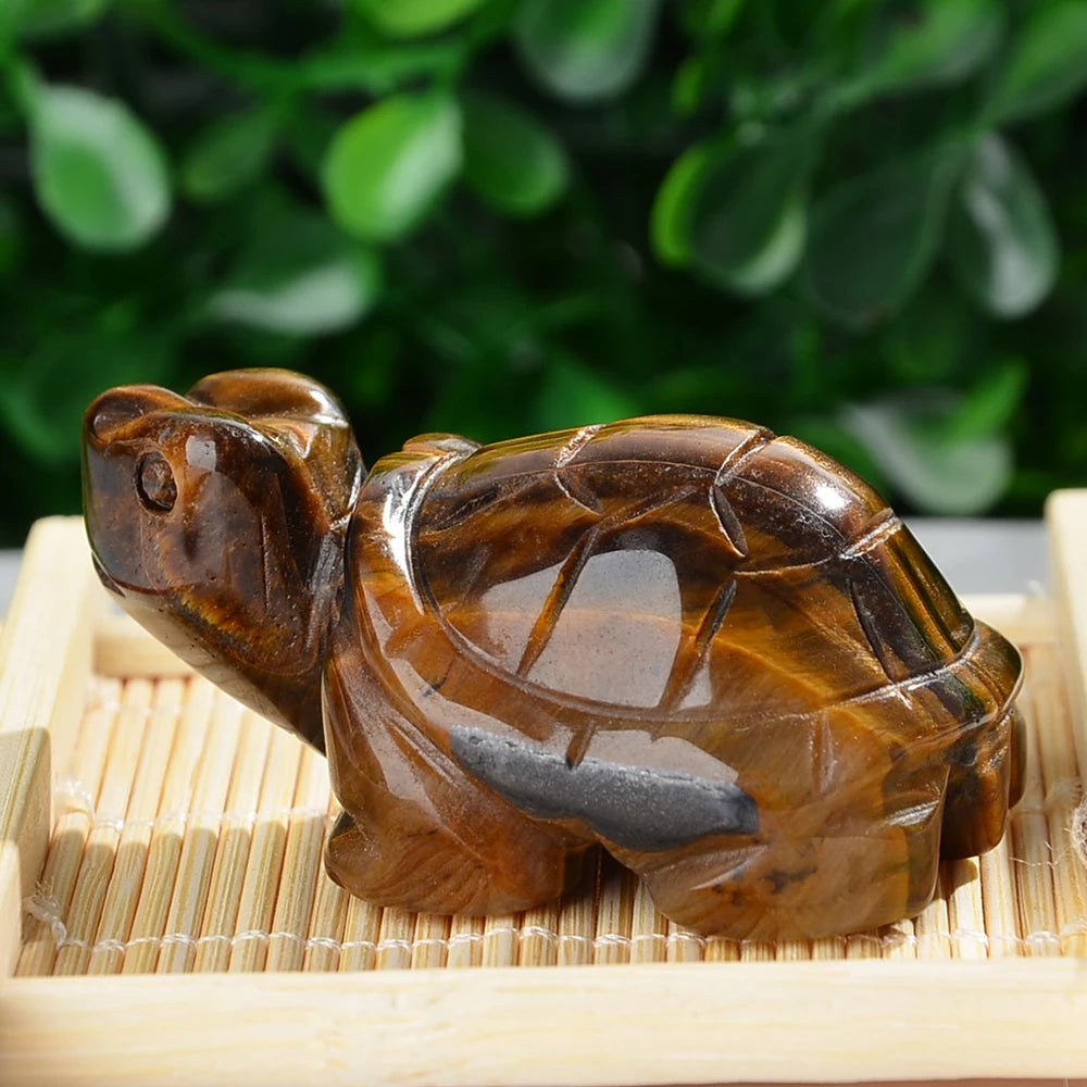 statuette tortue marron vert rose carapace sculptée décoration maison artificielle stylisée opaques