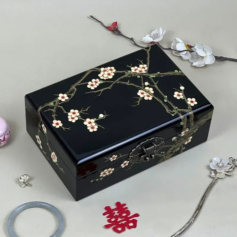 boîte bijoux traditionnelle fleurs blanches roses compartiments miroir cadenas noir japonais vintage floral