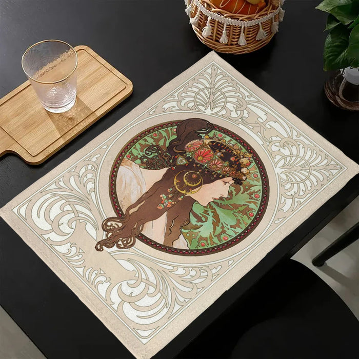 Napperon de table Alphonse Mucha en lin couleur violette sur une table de cuisine