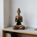 statue méditative résine bouddhiste marron orange vert zen spiritualité décoration intérieure chambre salon