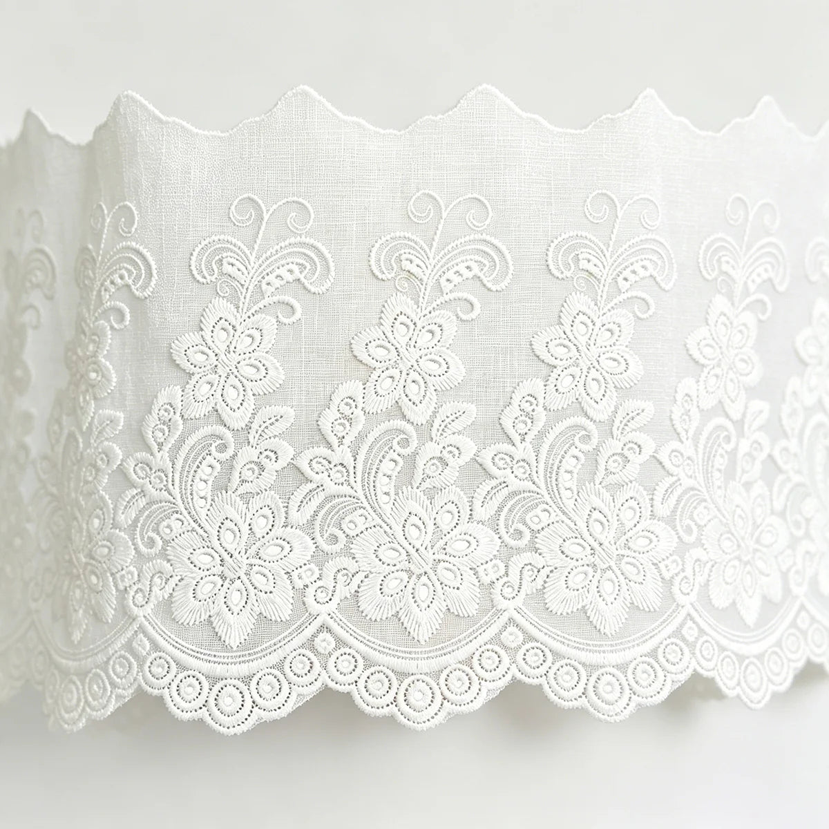 ruban dentelle polyester blanc floral brodée classique ourlet robe décoration intérieure couture artisanale