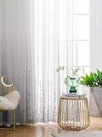 rideau voilage blanc gris dégradé motifs floraux tissu texturé translucide élégant moderne tringle dorée
