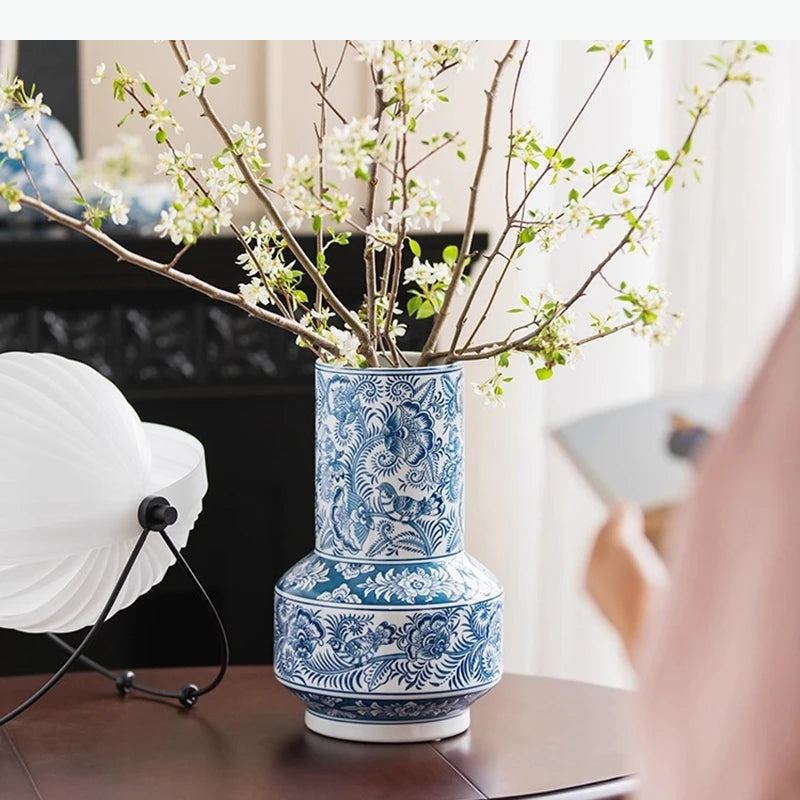 vase bleu blanc floral oiseaux classique traditionnel decoration table arrangement floral