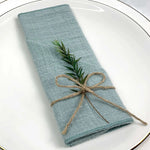 serviette lin bleu clair classique anneau métallique ruban coton fleur herbe séchée table mariage