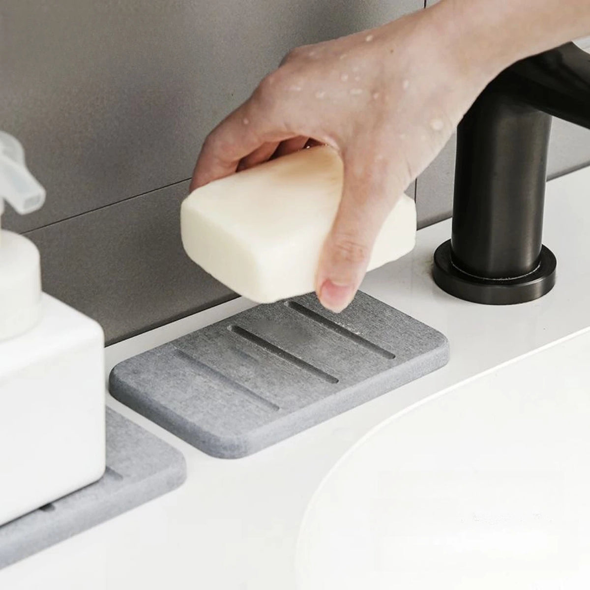 support savon moderne gris clair tissu adhésif salle bain absorbant rapide blanc opacité