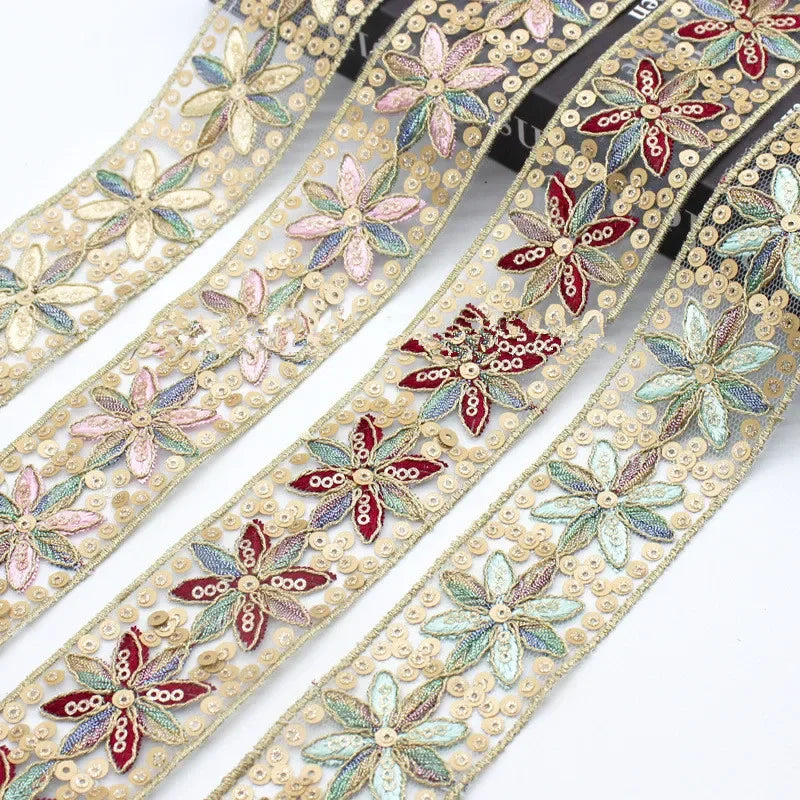 ruban décoratif fleurs brodées paillettes sequins dorés polyester mariage élégant beige marron vert bleu