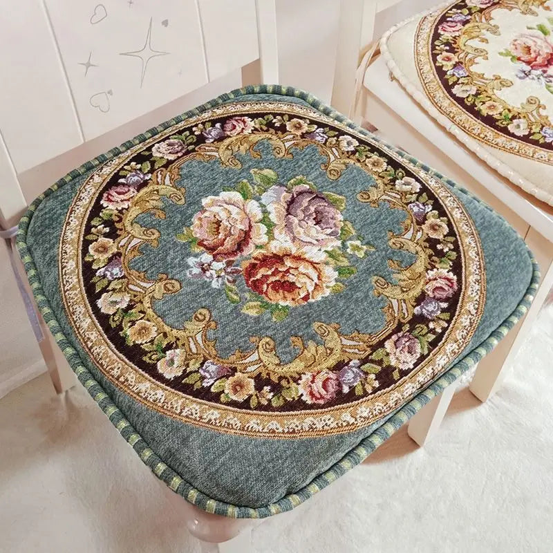 coussin chaise classique motif floral broderie pompons vintage siège salle manger