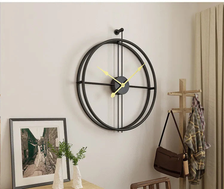 Horloge murale or élégante pour décoration intérieure