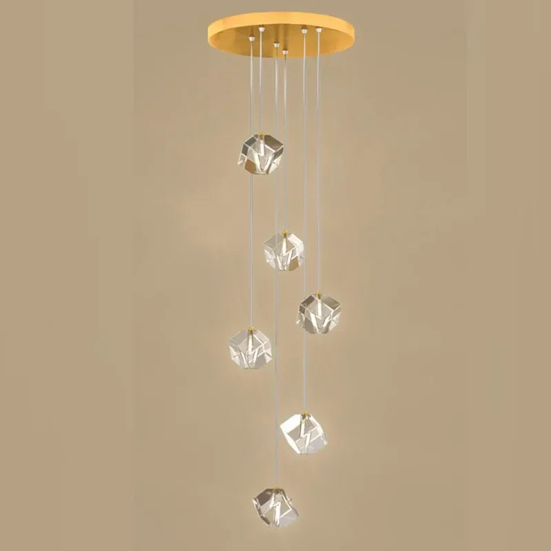 suspension lumineuse moderne transparente dorée facettes géométriques élégantes multiples lampes