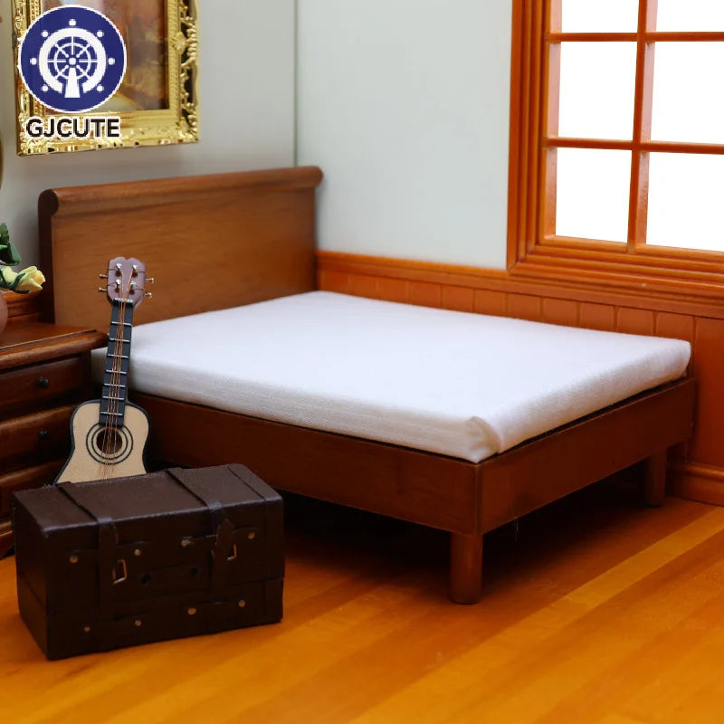 lit miniature classique bois marron clair matelas tête lit tissu uni blanc chambre poupée