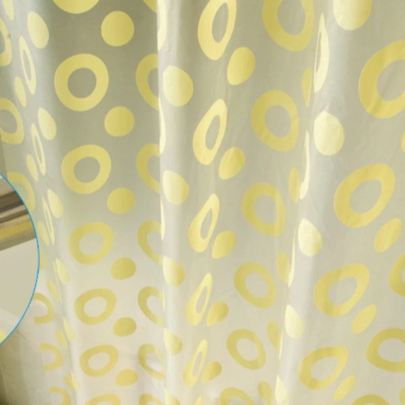 rideau douche moderne transparent cercles dorés métalliques blanc jaune clair salle bain decoration