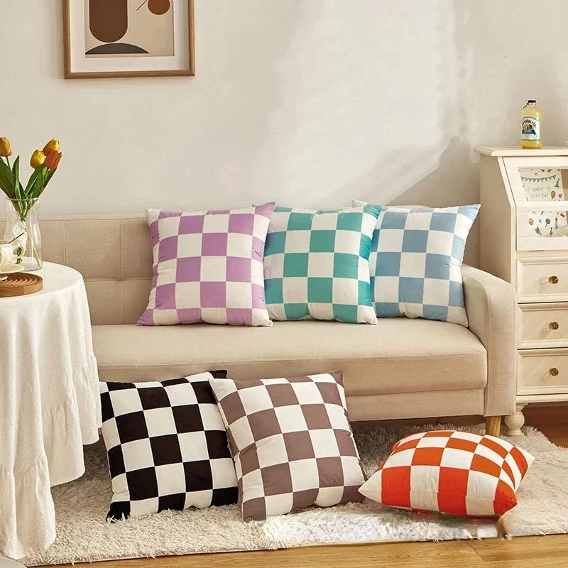 housse coussin carré carreaux géométriques violet bleu noir blanc rouge décoration canapé lit moderne