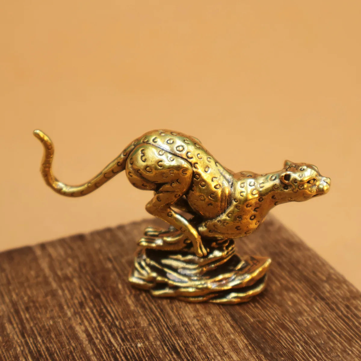 statue léopard doré taches animaux deco maison fete noel valentin mariage Halloween Pods