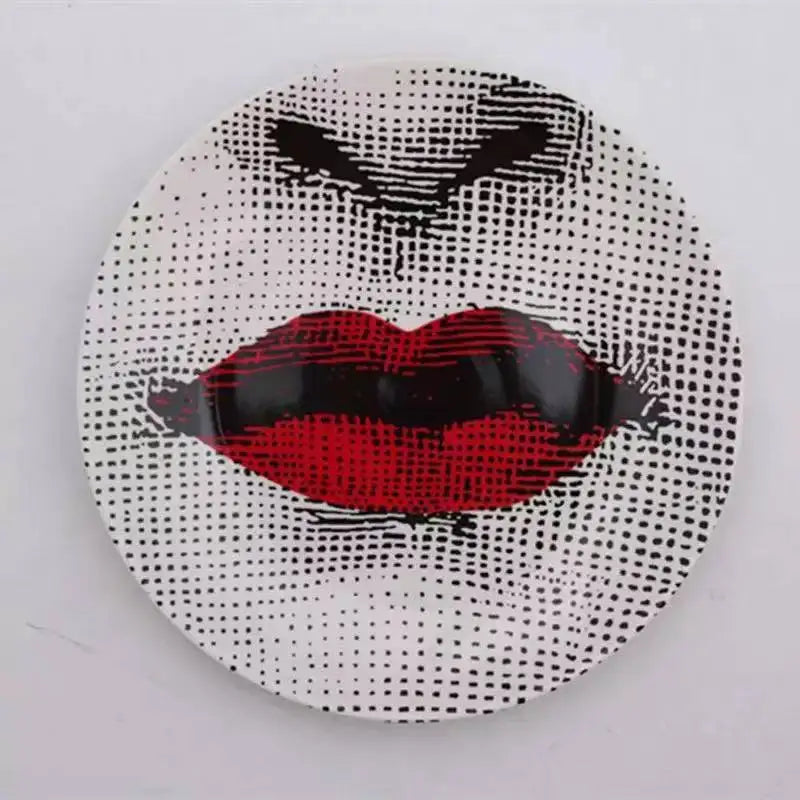 assiette retro crocodile lèvres mains eye blanc noir art pop réalisme table chambre