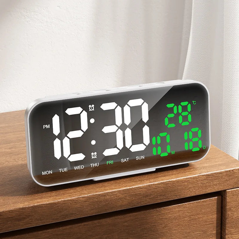 horloge numérique moderne écran led noir bleu blanc réglable luminosité affiche température compteur semaine
