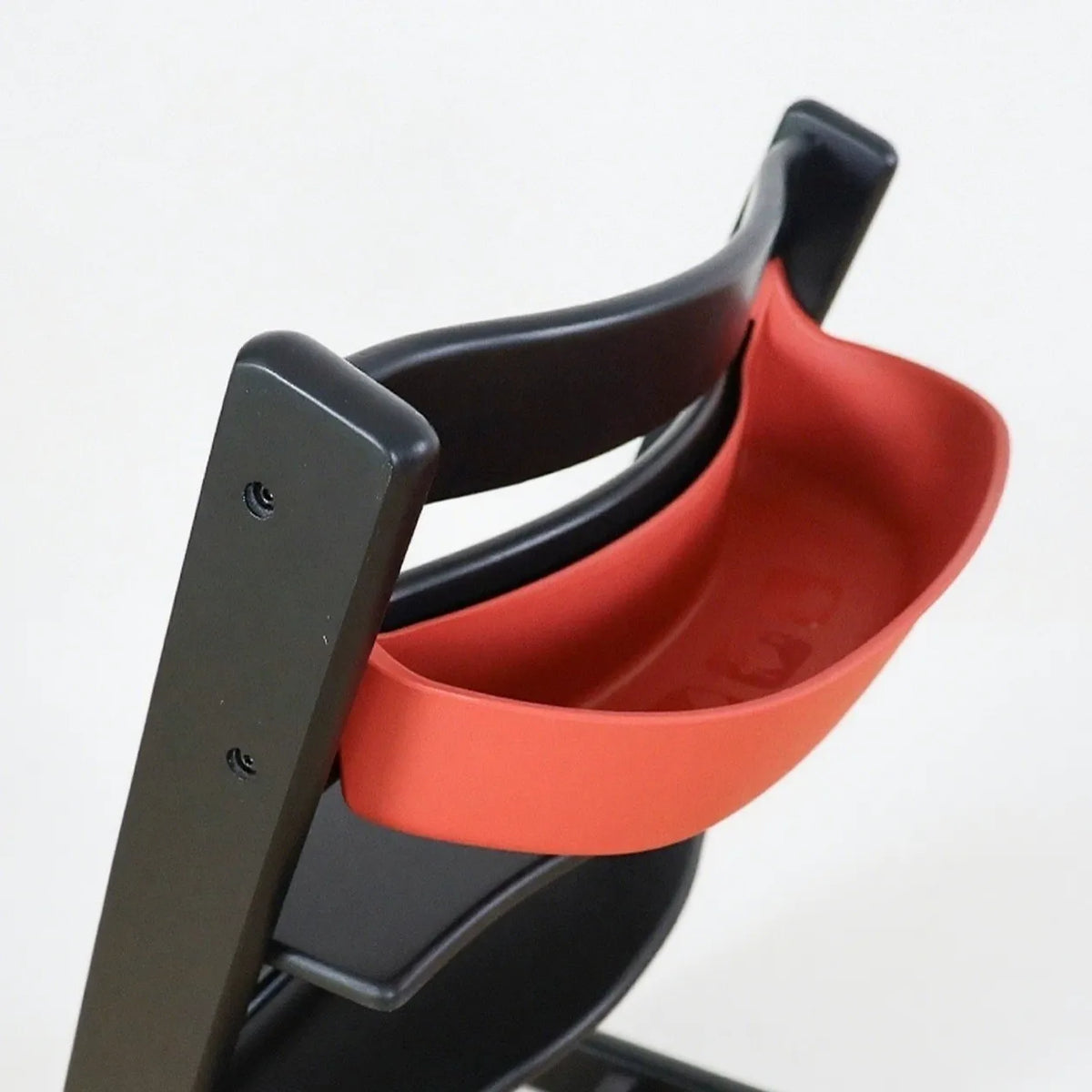 siège haute enfant portable rangement compartiments clips assise dossier moderne blanc noir bleu clair