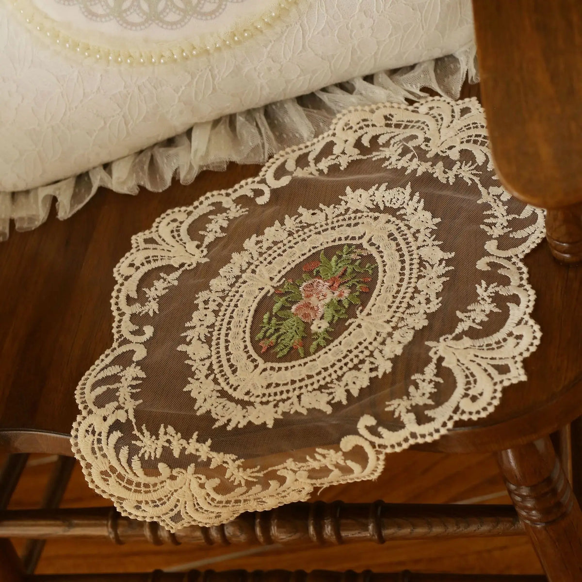 serviettes table vintage dentelle brodée florale couleur beige clair set deux 38x30cm